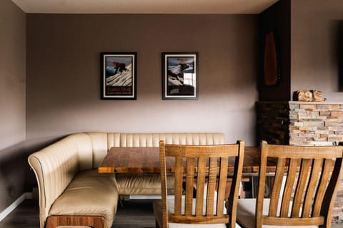 Seating area, Dining area