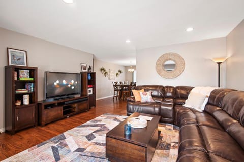 Relaxing Escape Complete with Home Theater and BBQ House in Lakewood