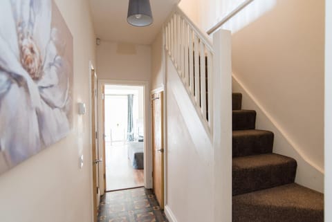 Stylish Apartment by Roath Park and Lake Apartment in Cardiff