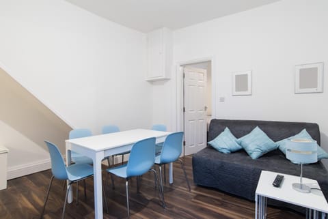 Ideal Two Bedroom Apartment near Centre & Stadium Apartment in Cardiff