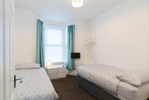 Ideal Two Bedroom Apartment near Centre & Stadium Apartment in Cardiff