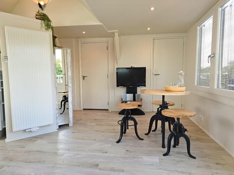 TV and multimedia, Dining area