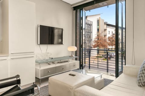 Melrose Arch Luxury Apartment - WITH GENERATOR Condo in Sandton