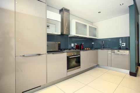 Melrose Arch Luxury Apartment - WITH GENERATOR Condo in Johannesburg