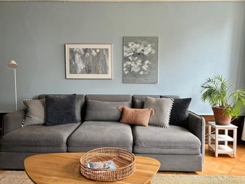 Steps to Best Bern Sites and Lots of Space Too! Apartment in City of Bern