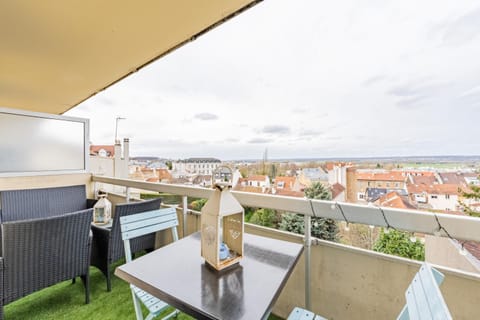 View (from property/room), Balcony/Terrace, City view, City view