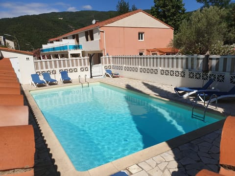 Pool view, Swimming pool, sunbed