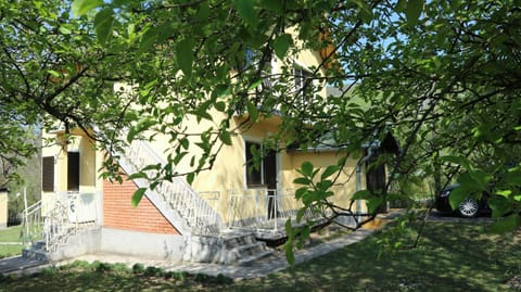 Property building, Facade/entrance, Garden