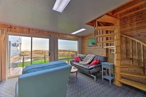 Sanderling Sea Cottages, Unit 3 with Private Balcony House in Oregon