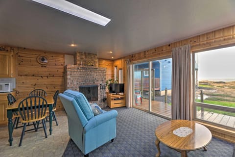 Sanderling Sea Cottages, Unit 3 with Private Balcony House in Oregon