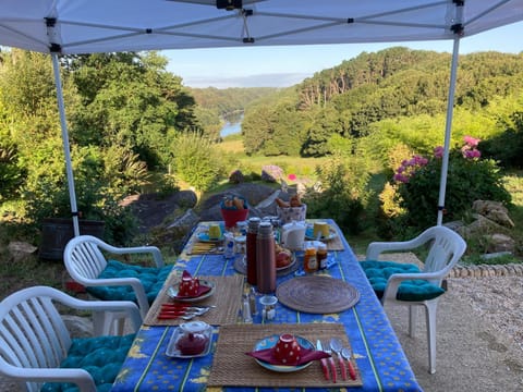 Patio, Patio, Natural landscape, Garden, Garden, Balcony/Terrace, Balcony/Terrace, Dining area, Garden view, Landmark view, River view, Sea view, Breakfast, Continental breakfast, English/Irish breakfast