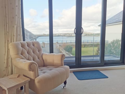 TULLOCHSIDE-4 BED-SEA FRONT -RAVENSPOINT ROAD House in Trearddur Bay