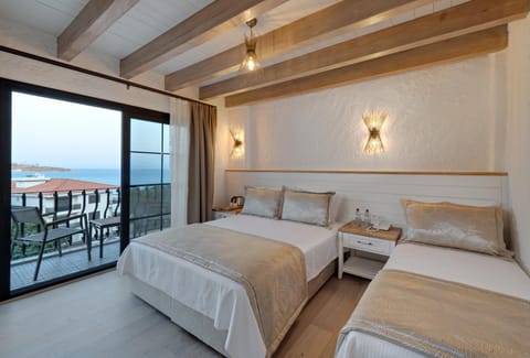 Bed, Balcony/Terrace, Bedroom, Sea view