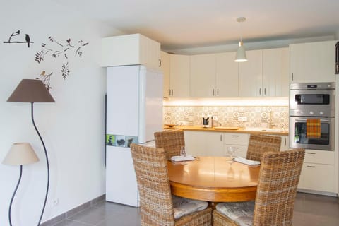 Dining area, minibar, pet friendly, toaster