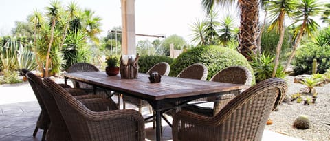 Balcony/Terrace, Dining area, Food