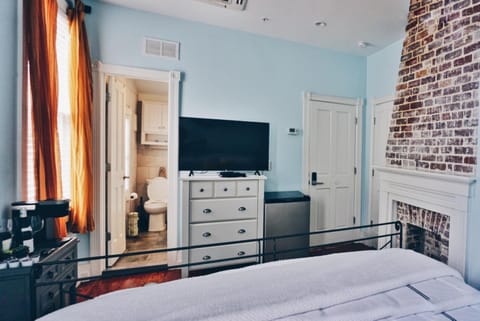 Luxurious Private Suites in Downtown Charleston Condo in Charleston