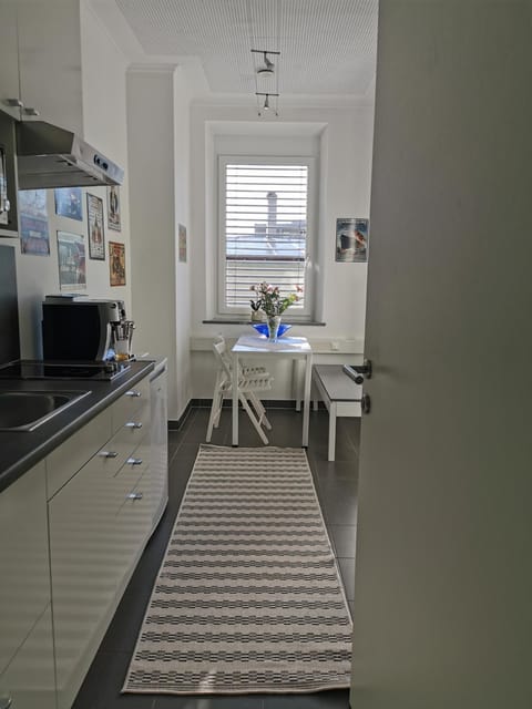 Coffee/tea facilities, Kitchen or kitchenette, Dining area