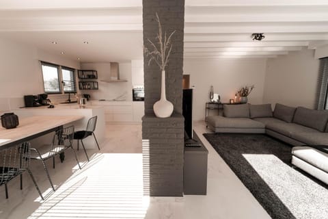 Living room, Photo of the whole room, Dining area