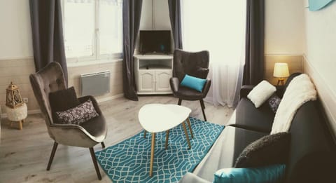 Communal lounge/ TV room, TV and multimedia, Living room, Seating area
