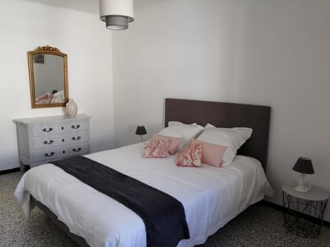 BEL APPARTEMENT SPACIEUX CENTRE VILLE UZES T3 Condo in Uzes