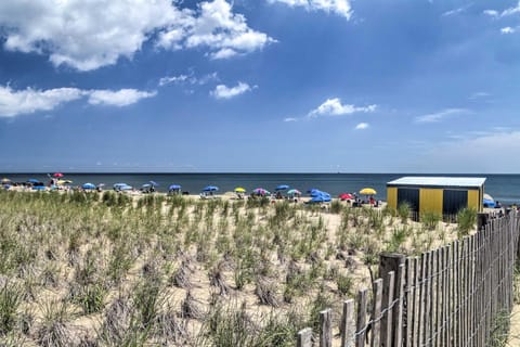 Condo with 2 Balconies and 3 Pools Less Than 2 Mi to Beach! Copropriété in Rehoboth Beach