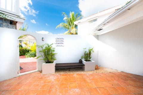 Garden Cottage - At Orange Hill Apartment in Nassau