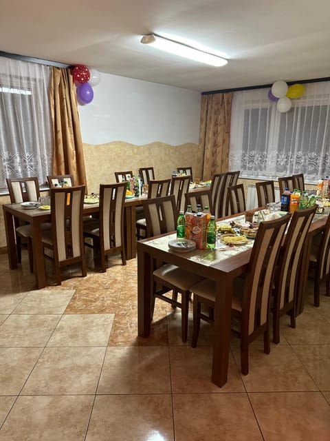 Dining area, Food