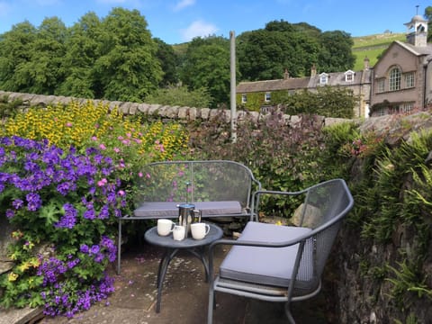 Green Cottage, on Langcliffe village green Casa in Giggleswick