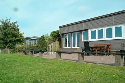 8 pers House 'Capitein Theis' with seaside in front of the Lauwersmeer Casa in Anjum