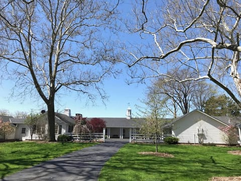 Facade/entrance, Landmark view