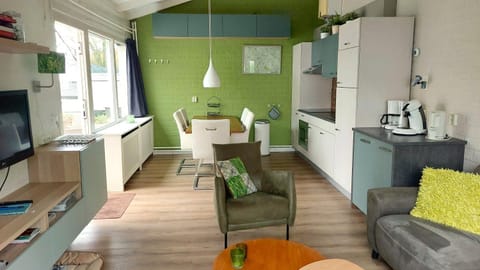 Dining area, kitchen