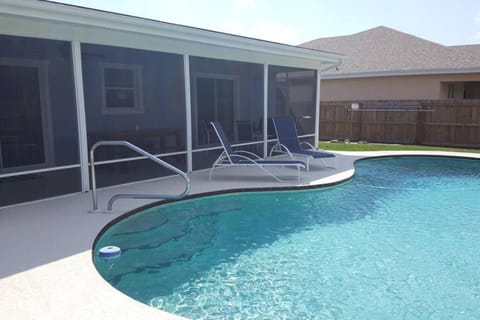 Beautiful Florida Vacation Pool House House in Port Saint Lucie