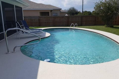 Beautiful Florida Vacation Pool House House in Port Saint Lucie