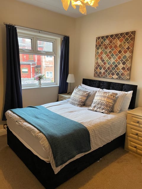 Summer Lane House-3 Bedrooms-Close to M1-Longer Stay-Free Parking House in Borough of Barnsley