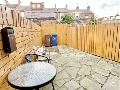 Summer Lane House-3 Bedrooms-Close to M1-Longer Stay-Free Parking House in Borough of Barnsley