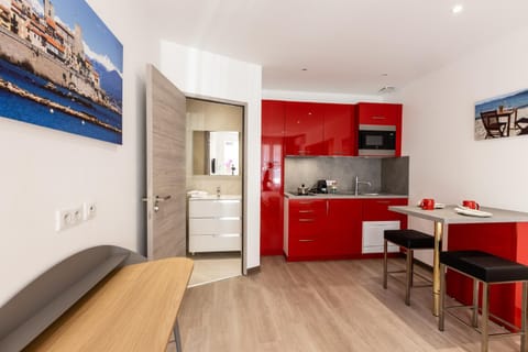 Kitchen or kitchenette, Communal kitchen