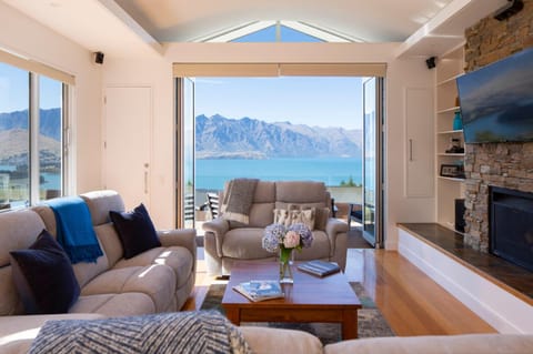 Living room, Lake view, Mountain view