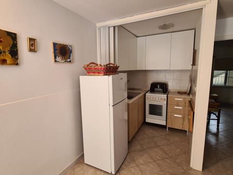 Kitchen or kitchenette, kitchen