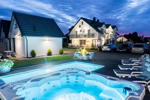 Property building, Night, Garden, Hot Tub, Pool view, Swimming pool, sunbed