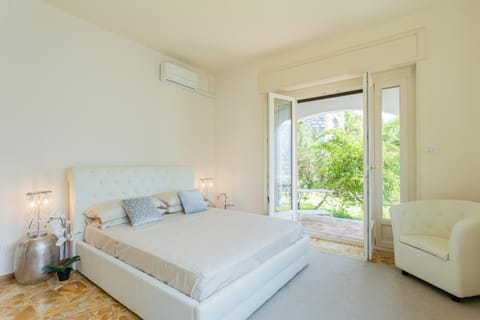 Bed, Photo of the whole room, Bedroom, Garden view, air conditioner