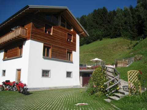 Facade/entrance, Garden