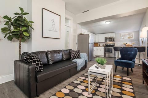 Louisville Dream House 4BR 2BA by CozySuites House in Jefferson County