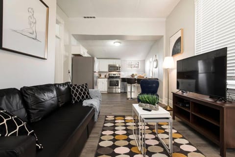 Louisville Dream House 4BR 2BA by CozySuites House in Jefferson County