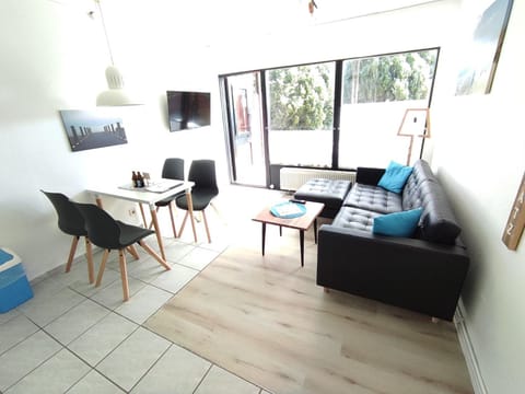 Bathroom, Balcony/Terrace, Kitchen or kitchenette, Living room, Bedroom