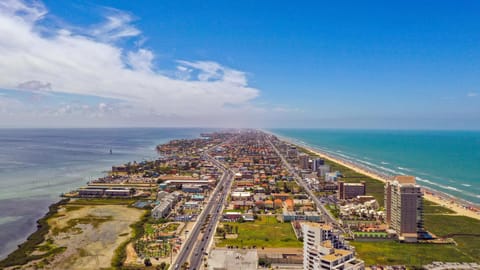 Charming family condo sleeps 6 next to beach! House in South Padre Island
