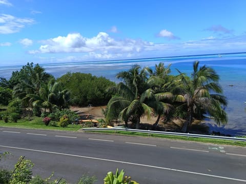 Tehuarupe Surf Studio 2 Bed and Breakfast in Moorea-Maiao