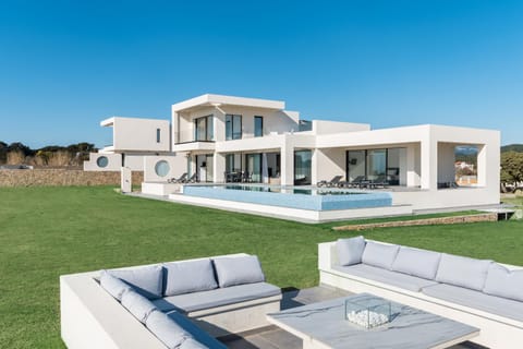 Property building, Day, Natural landscape, Garden, Garden, Seating area, Garden view, Swimming pool, Swimming pool, sunbed