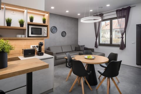 Kitchen or kitchenette, Living room