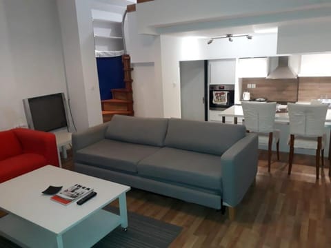 BRIGHT MEZZANINE FLAT WITH GARDEN Apartment in Central Athens Regional Unit, Greece