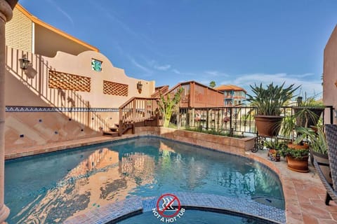 Waterfront townhome with pool & boat slip! Casa in South Padre Island